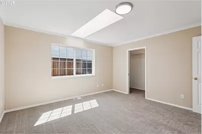 12625 SE Sherman St, Portland, OR 97233 - Photo 10