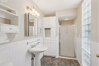 12625 SE Sherman St, Portland, OR 97233 - Photo 8