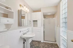 12625 SE Sherman St, Portland, OR 97233 - Photo 8