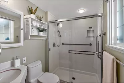 15645 SW Queen Victoria Pl, King City, OR 97224 - Photo 20
