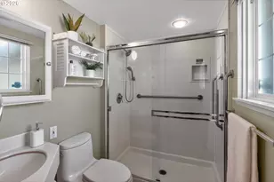 15645 SW Queen Victoria Pl, King City, OR 97224 - Photo 20