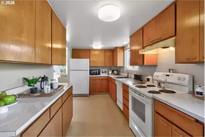 15645 SW Queen Victoria Pl, King City, OR 97224 - Photo 14