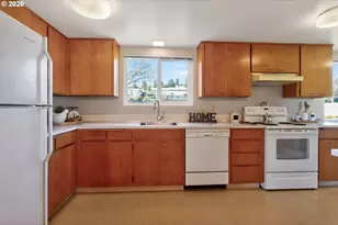 15645 SW Queen Victoria Pl, King City, OR 97224 - Photo 14