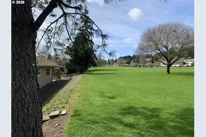 15645 SW Queen Victoria Pl, King City, OR 97224 - Photo 28