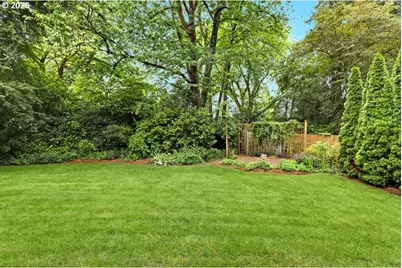 9020 SW 25th Ave, Portland, OR 97219 - Photo 32