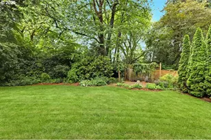 9020 SW 25th Ave, Portland, OR 97219 - Photo 32