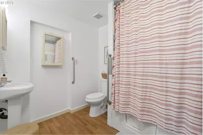 1313 NW Couch St, Camas, WA 98607 - Photo 6