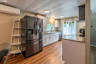 640 Village Pines Dr, Coos Bay, OR 97420 - Photo 12