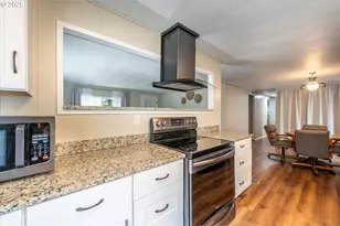 640 Village Pines Dr, Coos Bay, OR 97420 - Photo 14