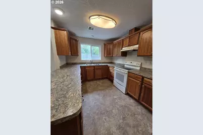 863 W First Ave, Sutherlin, OR 97479 - Photo 6