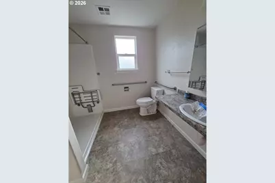 863 W First Ave, Sutherlin, OR 97479 - Photo 10