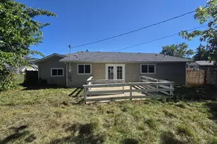 863 W First Ave, Sutherlin, OR 97479 - Photo 14
