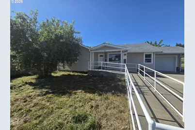 863 W First Ave, Sutherlin, OR 97479 - Photo 1