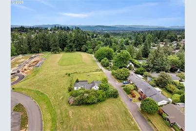 2119 SW Nevada Ct, Portland, OR 97219 - Photo 12