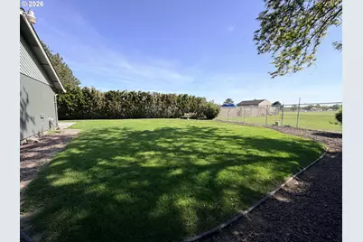 415 E Carter Dr, Hermiston, OR 97838 - Photo 4
