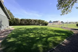 415 E Carter Dr, Hermiston, OR 97838 - Photo 4