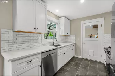 5921 SW 45th Ave, Portland, OR 97221 - Photo 6