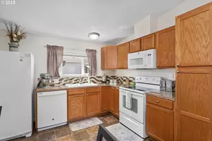 300 SW 7th Ave, Battle Ground, WA 98604 - Photo 12