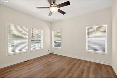 532 E Water St, Lafayette, OR 97127 - Photo 16