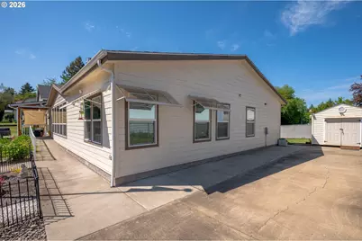 532 E Water St, Lafayette, OR 97127 - Photo 32