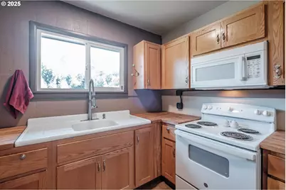 9602 Harlan Rd, Eddyville, OR 97343 - Photo 14