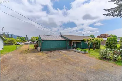 2733 Birch St, Lebanon, OR 97355 - Photo 2
