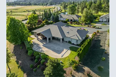 245 Fairway Village Ln, Roseburg, OR 97471 - Photo 44