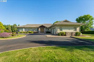 245 Fairway Village Ln, Roseburg, OR 97471 - Photo 42
