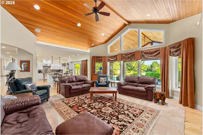 245 Fairway Village Ln, Roseburg, OR 97471 - Photo 10