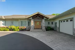 245 Fairway Village Ln, Roseburg, OR 97471 - Photo 2