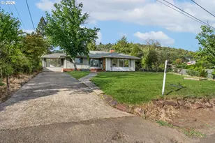 1166 NE Klamath Ave, Roseburg, OR 97470 - Photo 4
