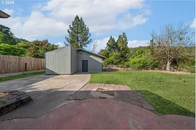 1166 NE Klamath Ave, Roseburg, OR 97470 - Photo 32