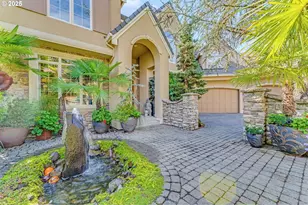 802 NE Brennan Ln, Hillsboro, OR 97124 - Photo 2