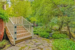 802 NE Brennan Ln, Hillsboro, OR 97124 - Photo 36