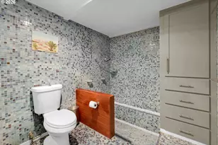 34795 Row River Rd, Cottage Grove, OR 97424 - Photo 12