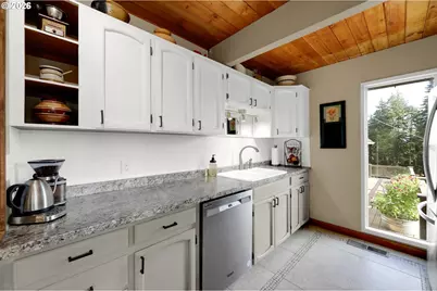 34795 Row River Rd, Cottage Grove, OR 97424 - Photo 20