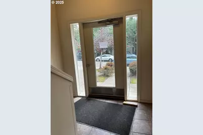 1129 SW Gaines St, Portland, OR 97239 - Photo 4