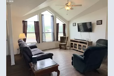 880 N 11th Ave, Elgin, OR 97827 - Photo 2