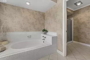 9520 SW Lakeside Dr, Tigard, OR 97224 - Photo 44
