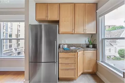 1104 SW Columbia St #304, Portland, OR 97201 - Photo 6
