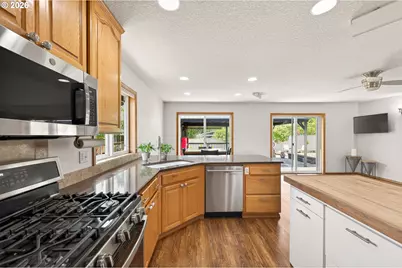 671 NW Allen Ct, McMinnville, OR 97128 - Photo 18