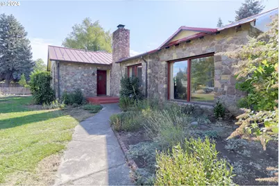 547 Oakdale Dr, Medford, OR 97501 - Photo 2