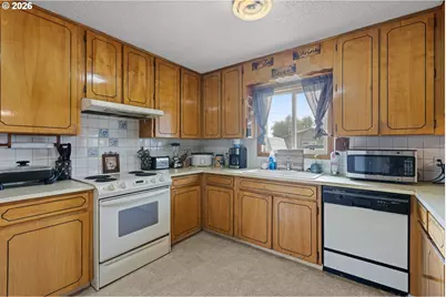10301 Emily Dr, Island City, OR 97850 - Photo 4