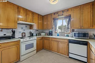 10301 Emily Dr, Island City, OR 97850 - Photo 4
