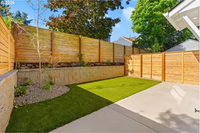 1524 NE Jarrett St #D, Portland, OR 97211 - Photo 2