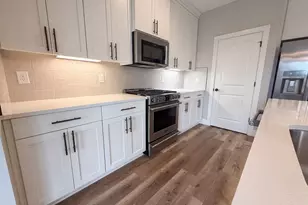 614 SW 49th Dr, Gresham, OR 97080 - Photo 2