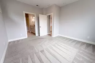 614 SW 49th Dr, Gresham, OR 97080 - Photo 4