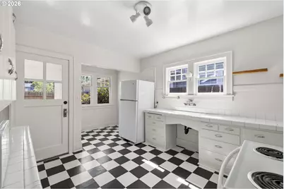 942 NE Summer St, Salem, OR 97301 - Photo 14