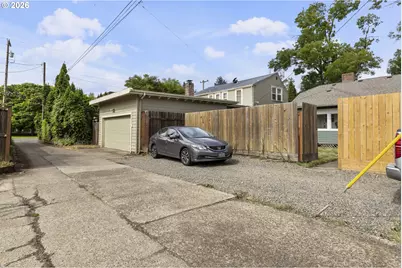 942 NE Summer St, Salem, OR 97301 - Photo 36