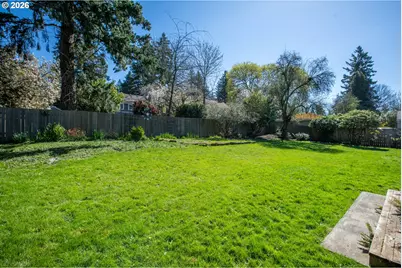 9824 SW 56th Ave, Portland, OR 97219 - Photo 28